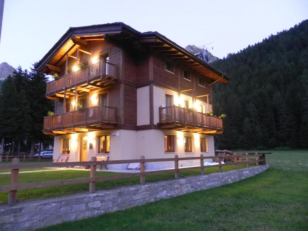 Villa Americana Chambres D'Hotes Champoluc Dış mekan fotoğraf