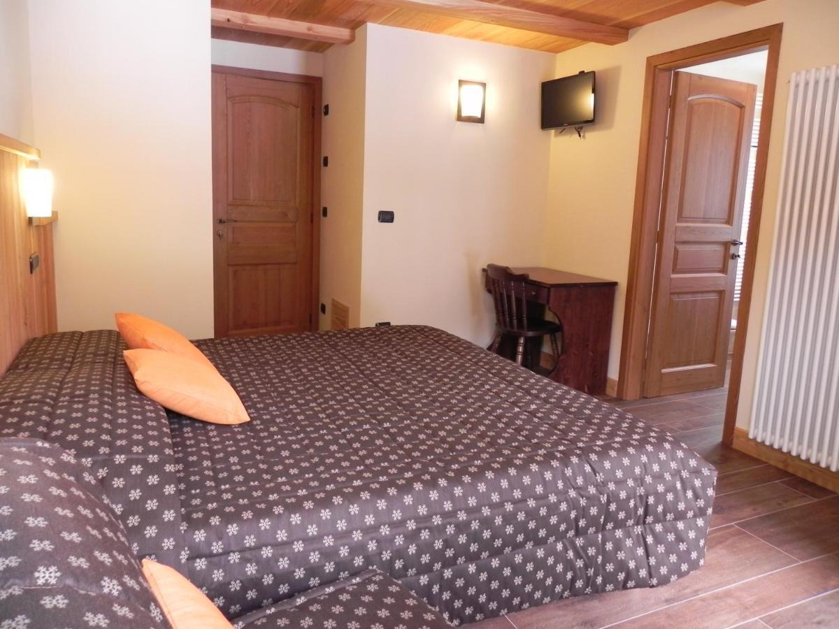 Villa Americana Chambres D'Hotes Champoluc Oda fotoğraf